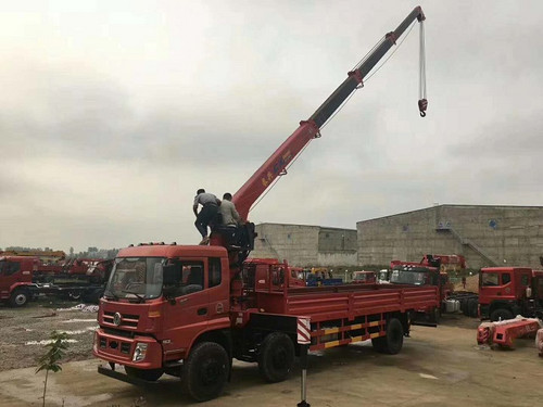 東風(fēng)御虎小三軸長興12噸隨車吊圖片