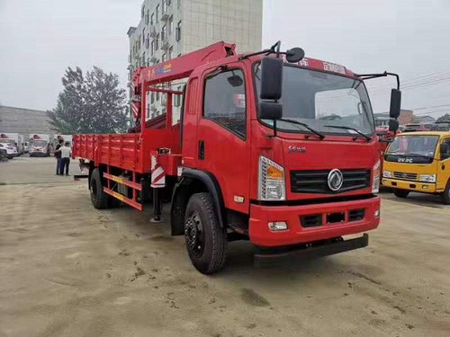 東風(fēng)隨車(chē)小黃牌6.3噸|7噸隨車(chē)吊圖片