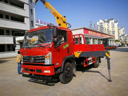 東風(fēng)特商小單橋徐工，長(zhǎng)興5噸，6.3噸隨車吊圖片