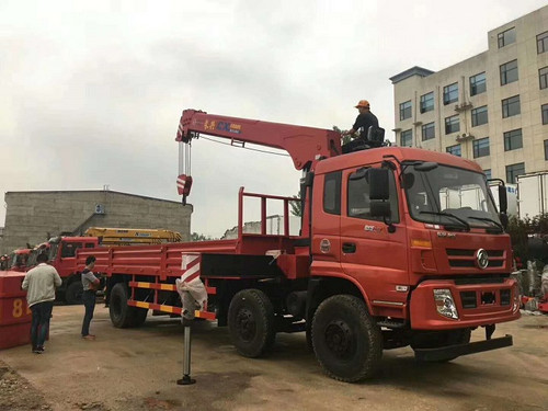 東風(fēng)御虎小三軸長興12噸隨車吊圖片