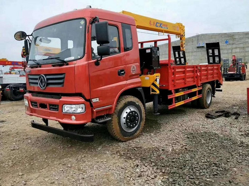 東風(fēng)御虎單橋長(zhǎng)興6.3噸隨車吊帶爬梯圖片