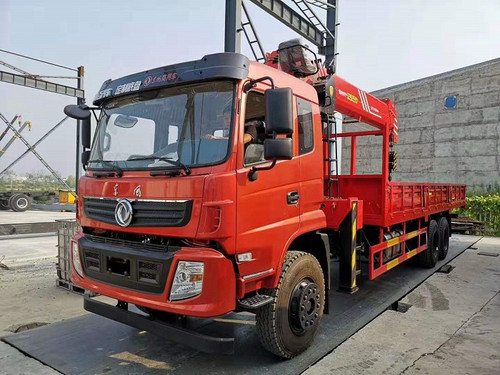 東風(fēng)隨專后八輪10噸，12噸徐工隨車吊圖片