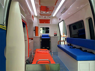 福特V348新世代超人长轴高顶监护型救护车图片