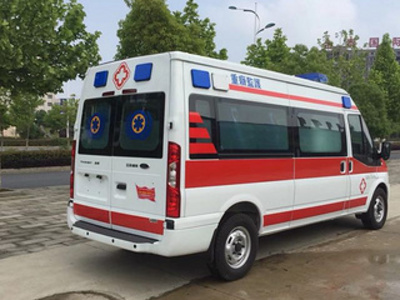 国六福特新世代V348长轴中顶监护型救护车图片