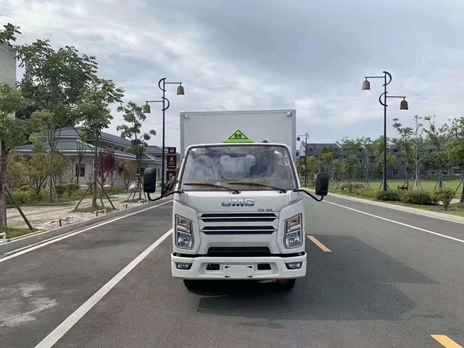 国六江铃蓝牌危险品运输车图片