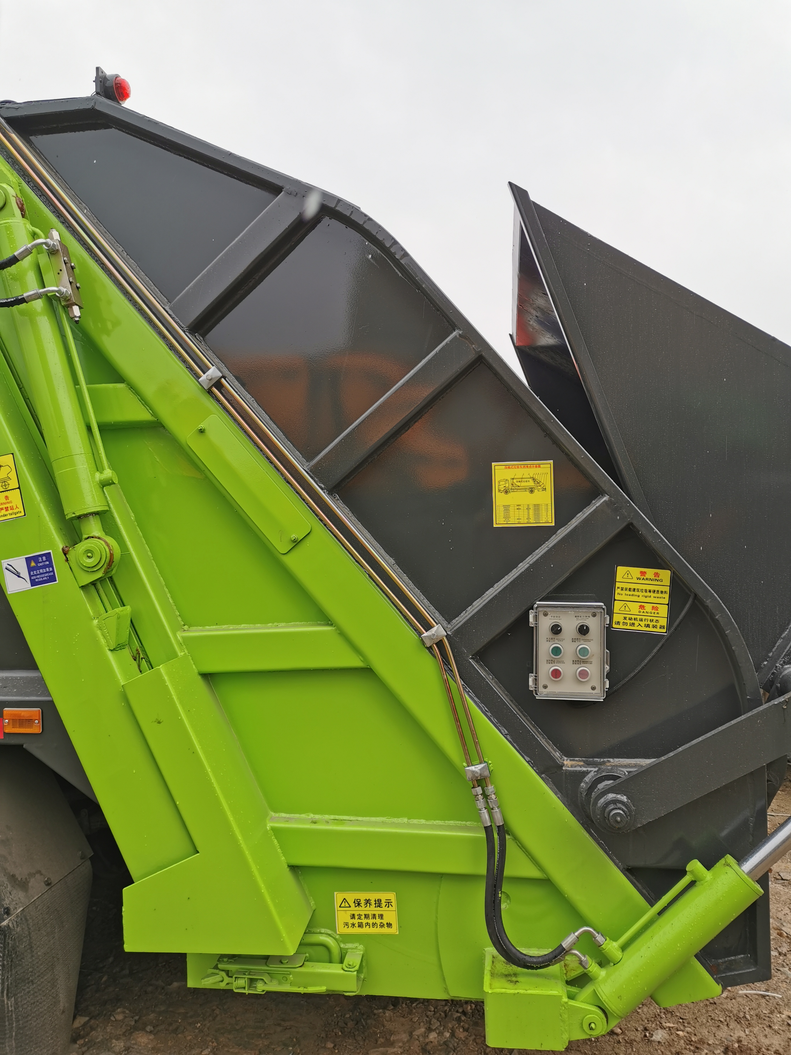 东风多利卡压缩式垃圾车 程力8吨压缩垃圾车厂家价格  压缩式垃圾车图片图片