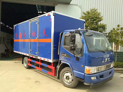 江淮黄牌5.1米易燃液体载重5吨运输车图片