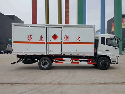 东风天锦6.6米载重10爆破器材运输车图片