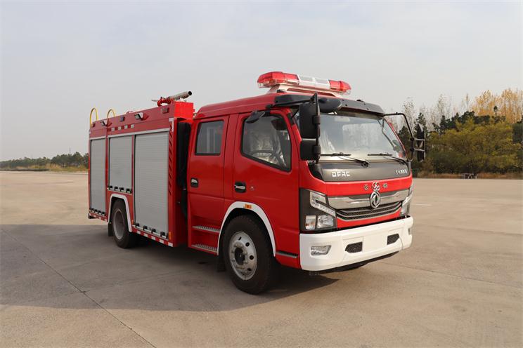 国六多利卡3.5吨水罐消防车
