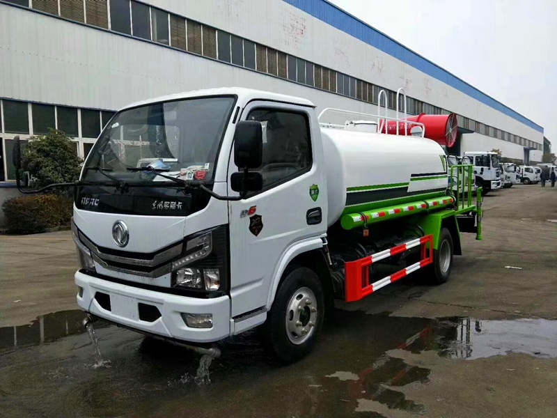 国六东风多利卡5吨绿化喷洒车