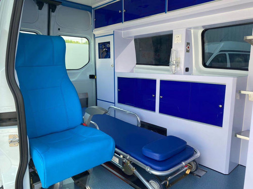国六福特监护型救护车图片