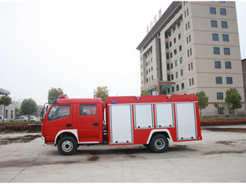 东风多利卡4吨水罐消防车图片