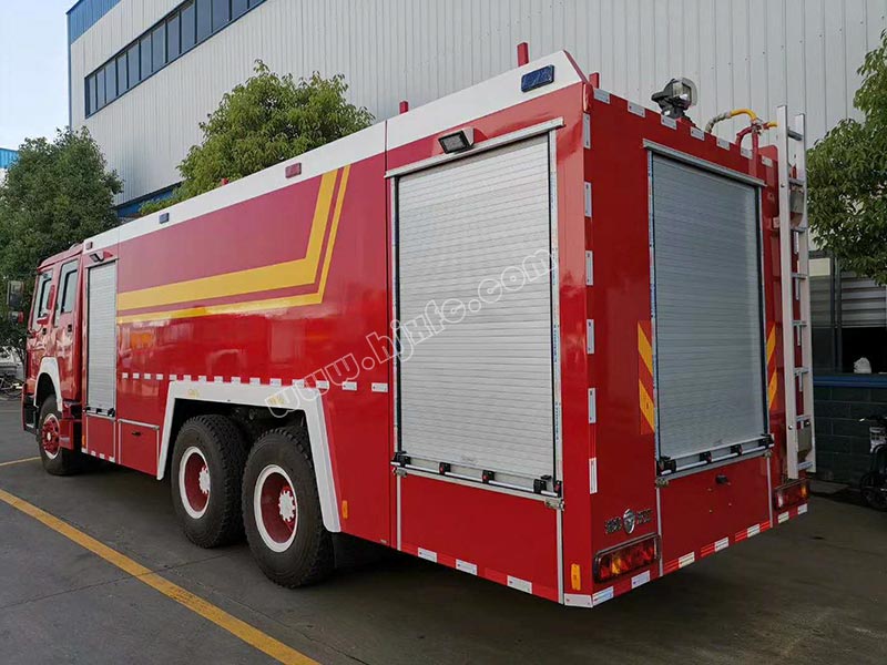 湖北消防器材厂生产的16吨泡沫消防车