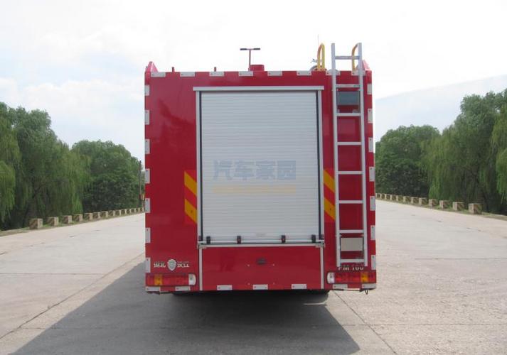 重汽豪沃12T水罐消防消防车配置参数图片