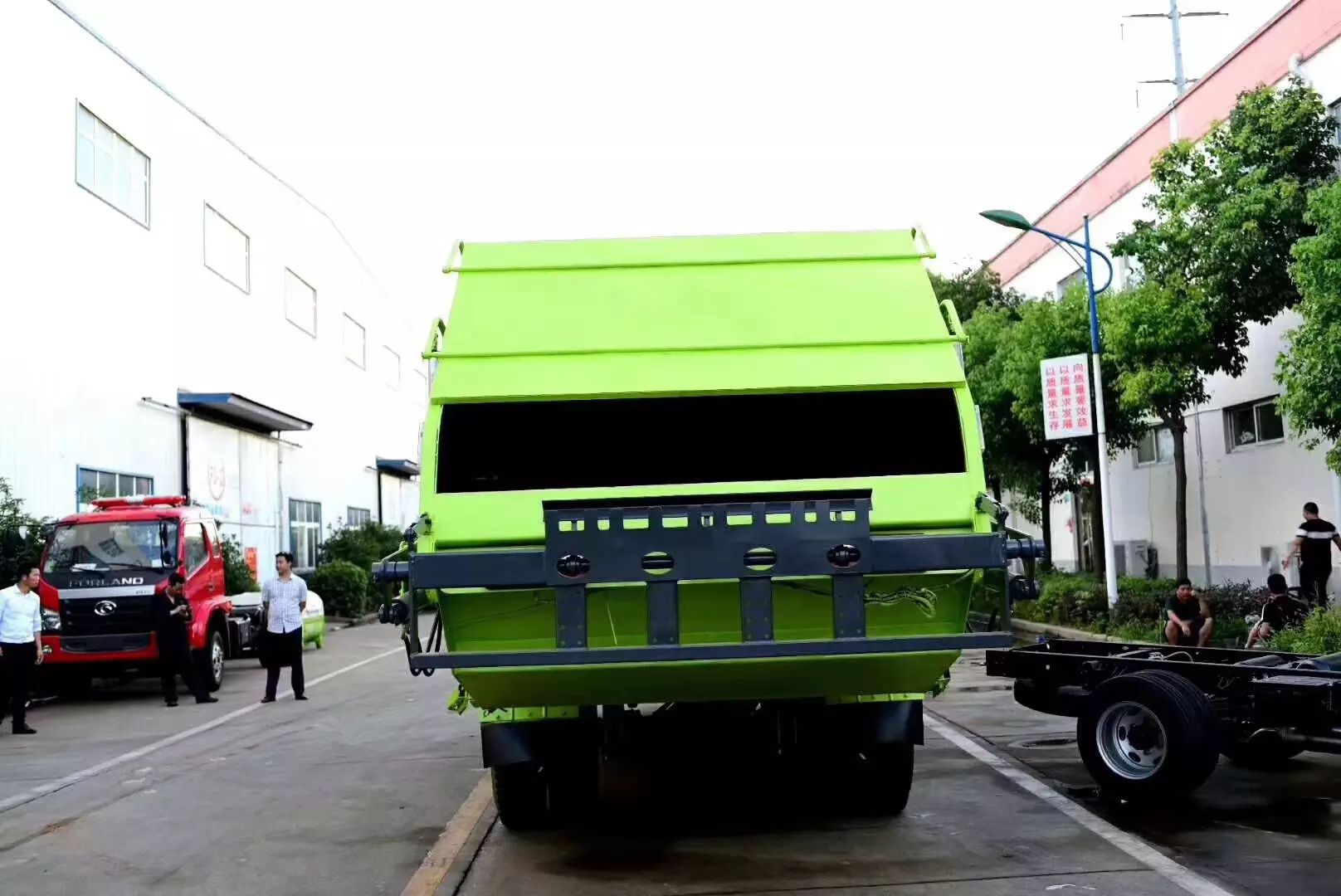 国六东风D9压缩式垃圾车10方图片