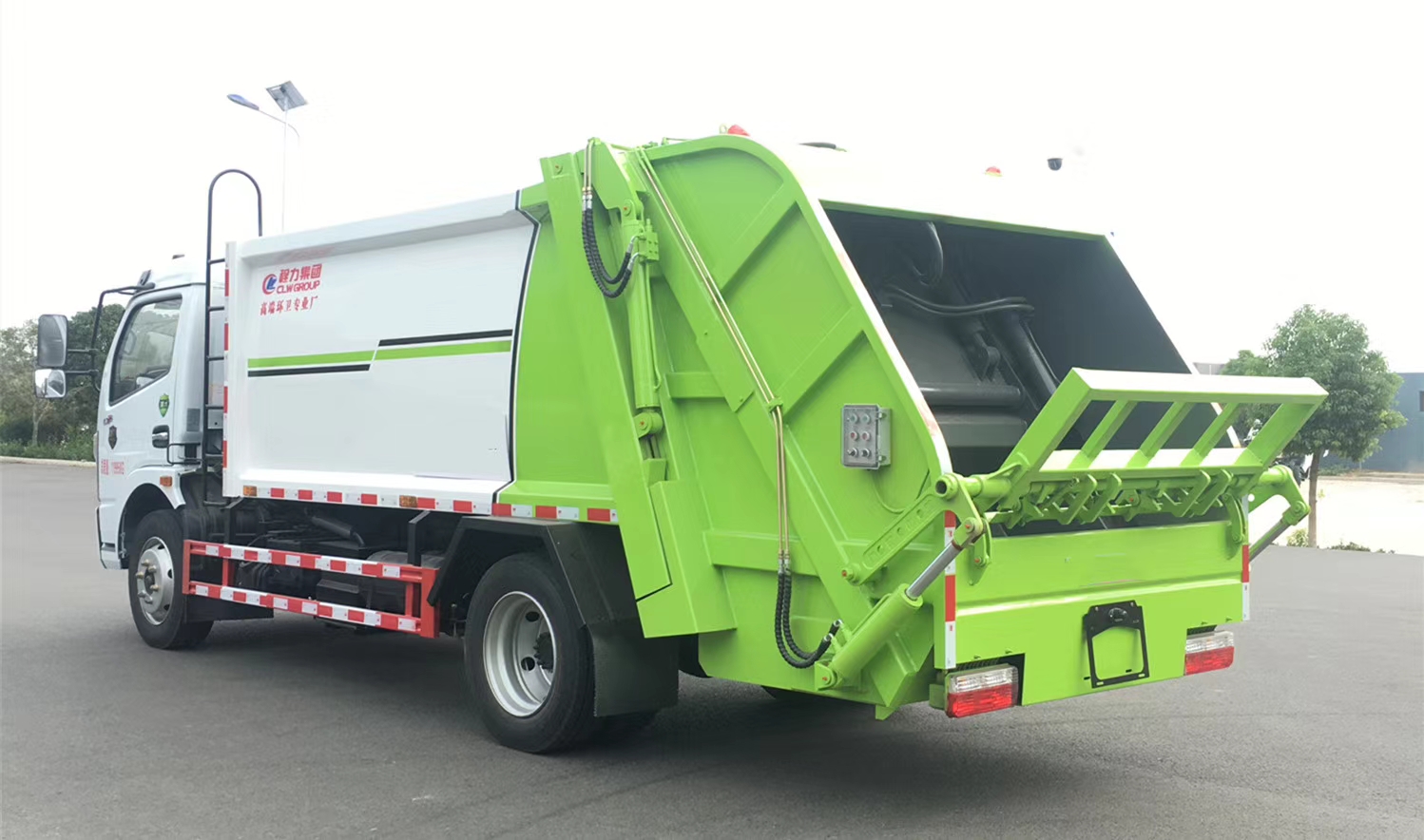 国六8方压缩垃圾车可装15桶垃圾厂家直销图片