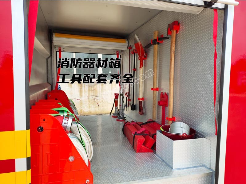 湖北省消防器材厂生产的五十铃水罐泡沫联用消防车