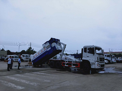 25吨大勾臂垃圾车东风图片