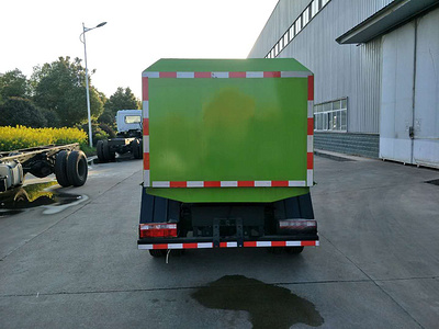 蓝牌5立方侧挂桶垃圾运输车东风130马力价格图片