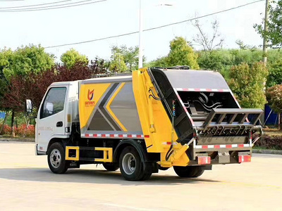 国六凯马4吨压缩垃圾车图片