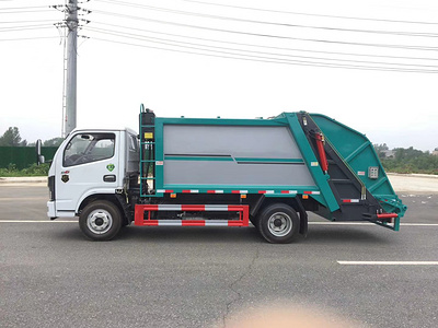 国六东风小多利卡压缩式垃圾车图片