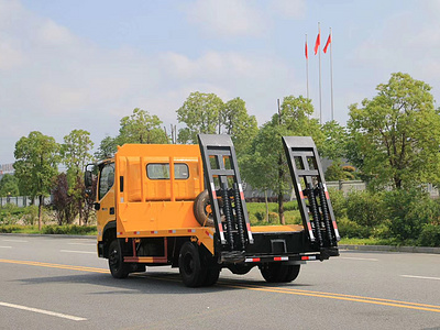 福田瑞沃国六蓝牌15吨挖机拖车图片
