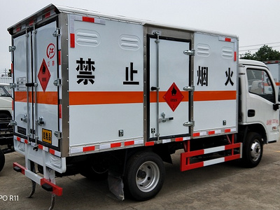 3类甲醇危险品运输车 跃进小福星易燃液体厢式 额载1吨视频图片