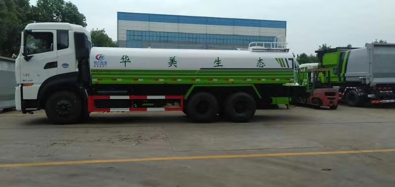 国六东风天龙18吨洒水车图片