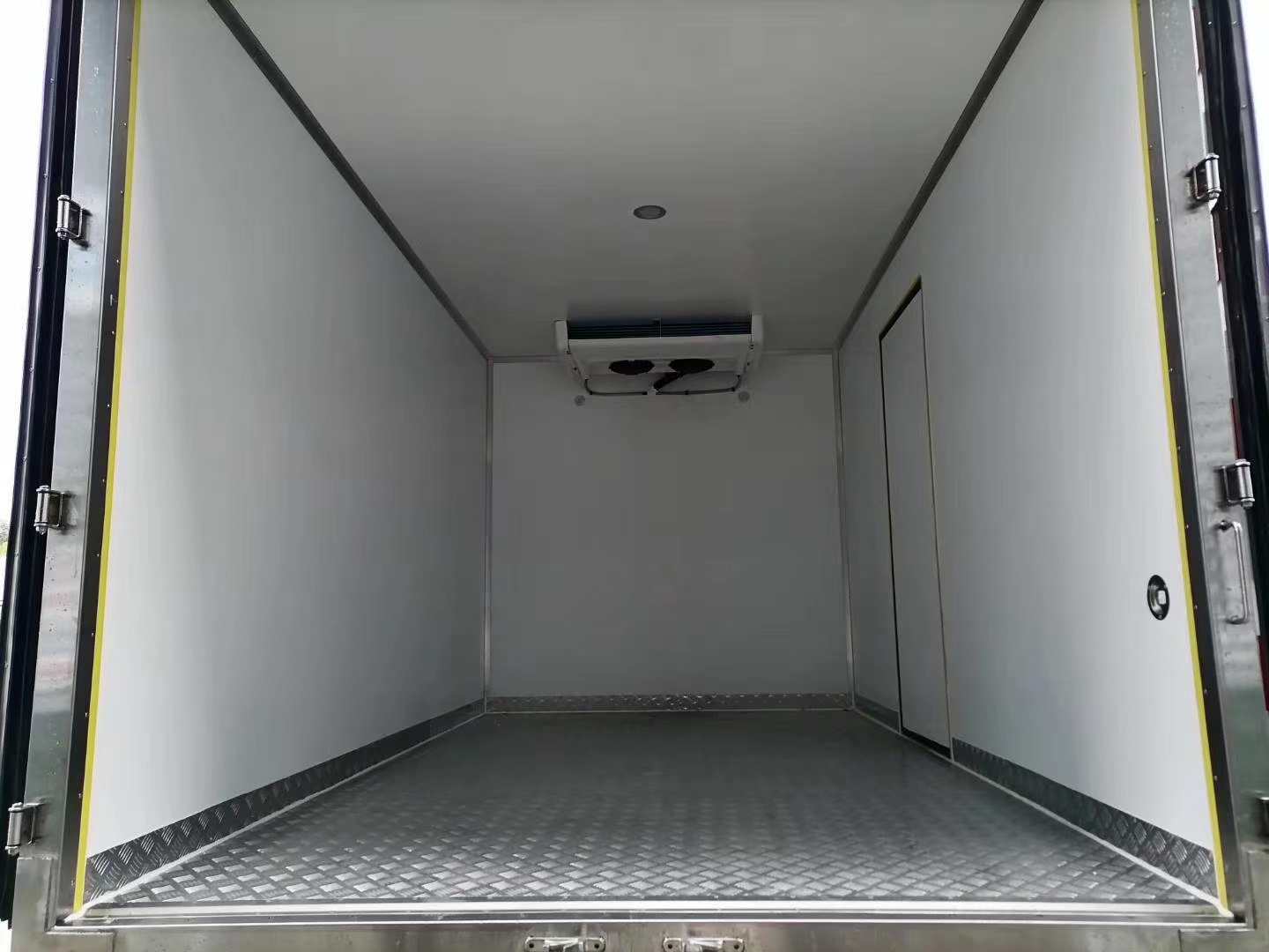 东风多利卡4.2米冷藏车（国六）图片