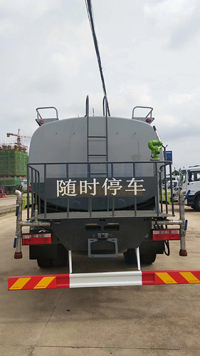 东风国六D9洒水车可拉14吨水图片