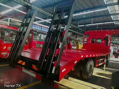 江淮小三轴挖机平板运输车可拉150挖机图片