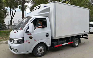 东风途逸柴油冷藏车，9.2万，3.5米箱长，提车有惊喜图片