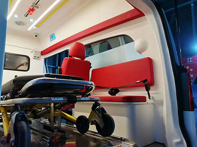 奔驰航空版救护车，高端航空材料模具一次性成型配高端奔驰威霆底盘。让高端车型更加高端。图片