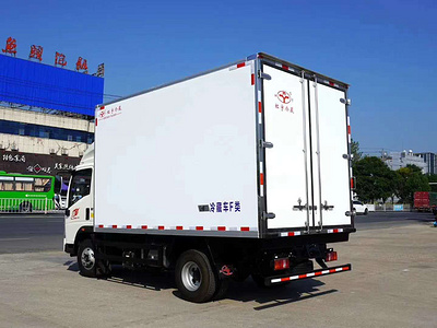 重汽豪沃国六新款法规4.2米厢体高端蓝牌厢式冷藏车图片