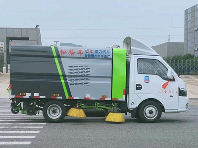 东风国六小型扫路车图片