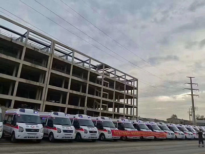 程力集团救护车批量发车新疆，给祖国的边疆带去温暖和希望图片