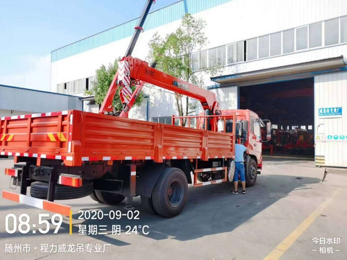国六东风天锦210马力威龙6.3吨4节U型臂吊机图片