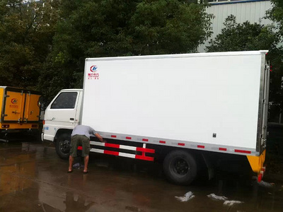 国六江铃4.2米冷藏车就是好，不信您看！图片