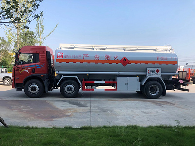 SLS5253GRYC5V易燃液体罐式运输车图片