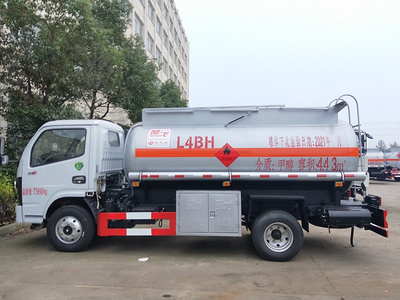 国六甲醇车 东风多利卡5吨易燃液体罐式运输车厂家直销包上户图片