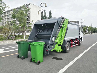 东风多利卡8方压缩垃圾车翻转机构展示图片