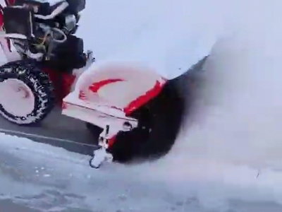 手扶式扫雪机无人驾驶视频图片
