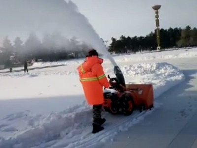抛雪机工作视频视频图片