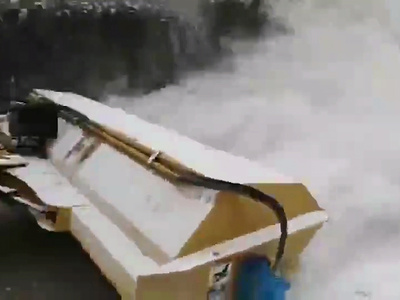 装载机前置扫雪滚刷视频图片