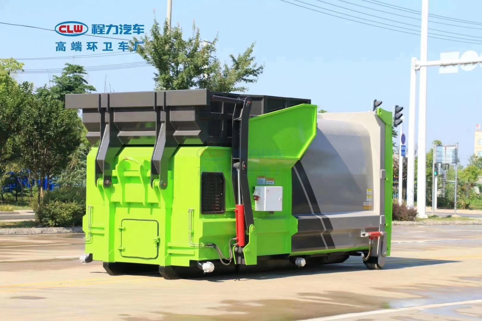 自装卸式挂桶垃圾车（无泄漏运输垃圾车）对接移动压缩垃圾站视频~~视频