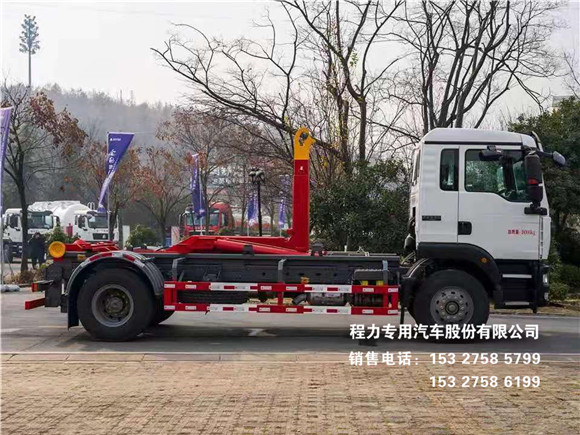 国六重汽汕德卡15吨勾臂式垃圾车图片