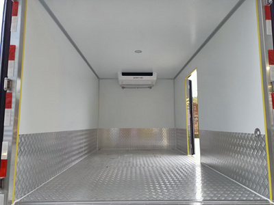 东风新能源混合动力4米2冷藏车图片