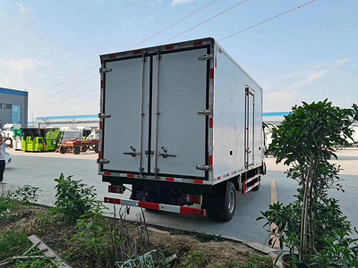 国六江铃凯运4.2米冷藏车图片
