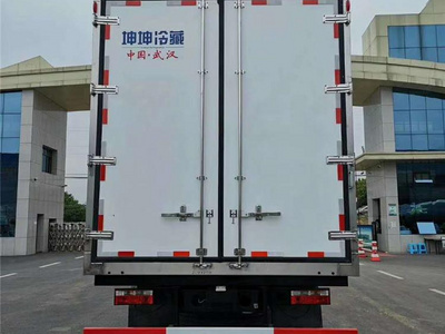 东风多利卡D9冷藏车6米8图片