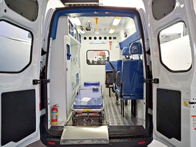 医疗救护车福特V362和依维柯负压仓设备图片图片